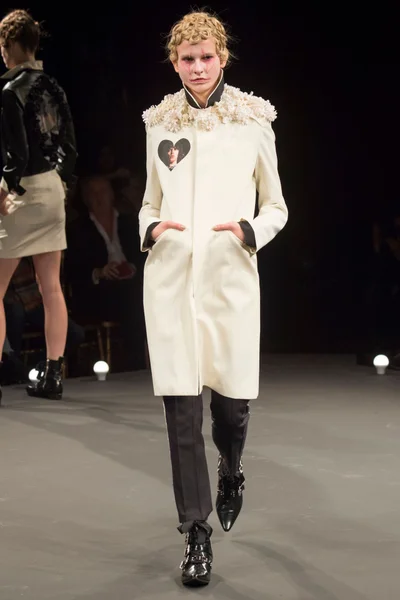 Look 24